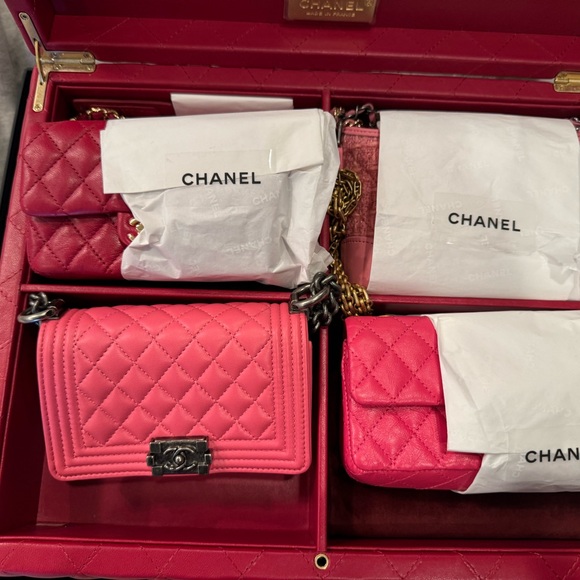 Mini Chanel - Picture 1 of 11